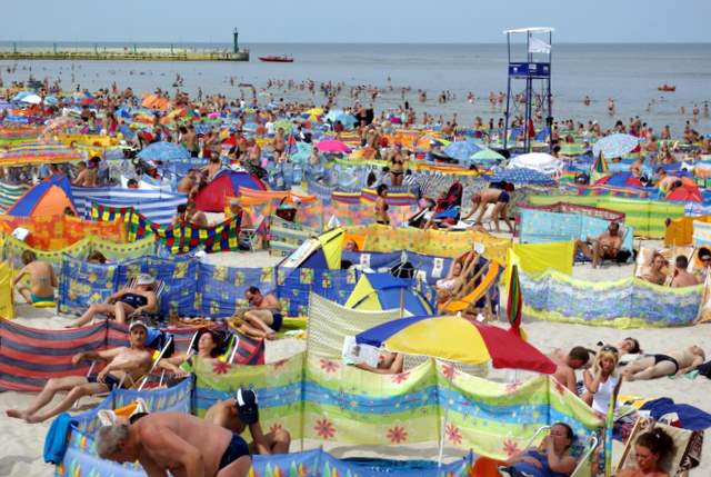 Самозахват земли по-польски: кто успел отхватить лучшее место на пляже загородки, пляж, польша, поляки