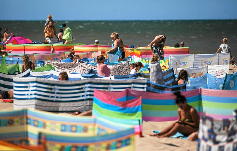 Самозахват земли по-польски: кто успел отхватить лучшее место на пляже загородки, пляж, польша, поляки