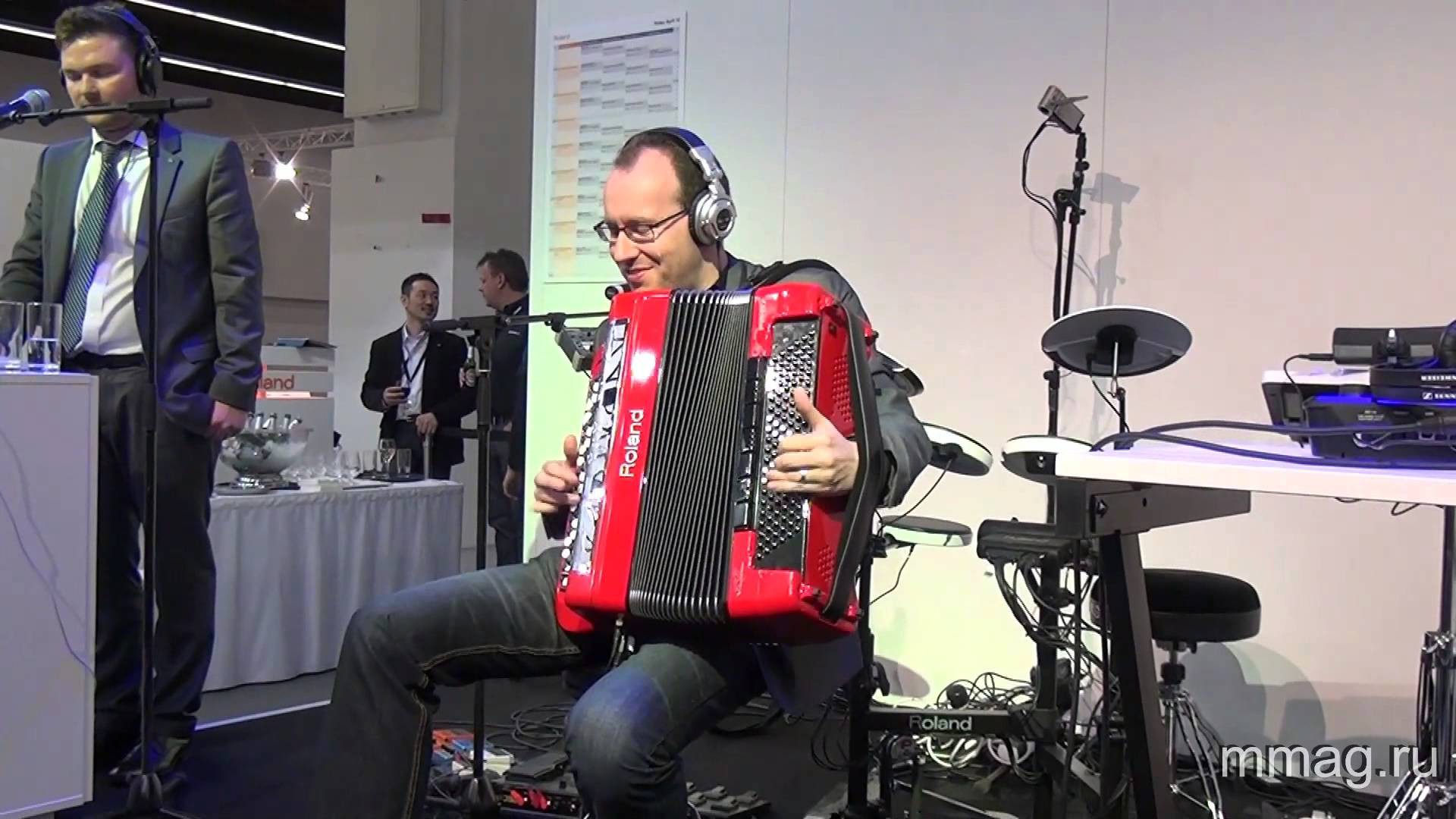 Современный электронный баян Roland FR-8X. Ну, просто дико крутая штука: Современный электронный баян Roland FR-8X. Ну, просто дико крутая штука: