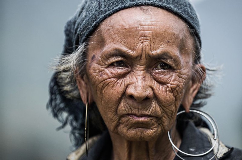 Пожилая женщина из народа хмонг из города Шапа (Вьетнам) глаза, красота, народы мира, фото