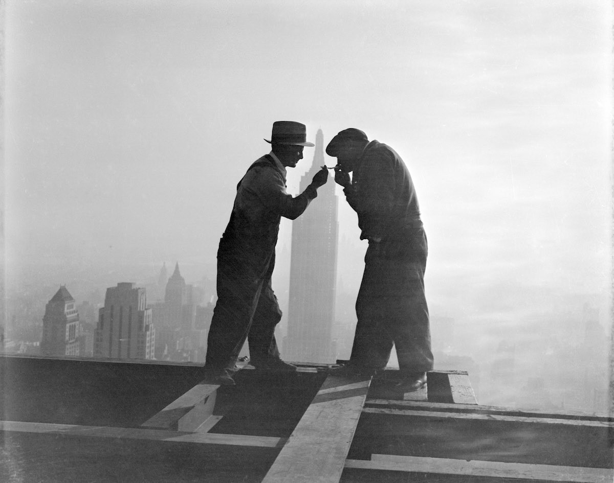 6. Перекур на высоте во время строительства RCA Building. Декабрь 1932 года. история, небоскрёбы, фото