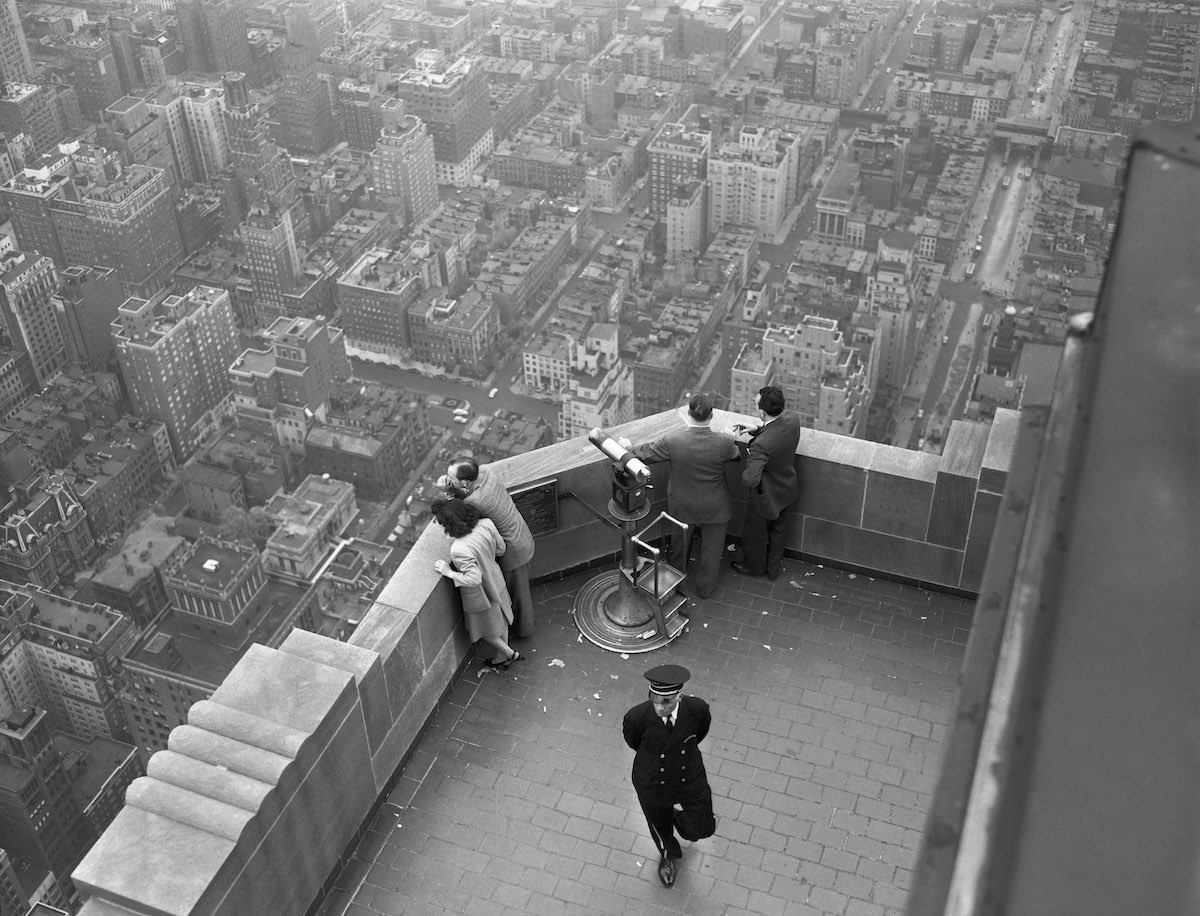 15. Вид с вершины уже достроенного Empire State Building. Май 1947 года. история, небоскрёбы, фото