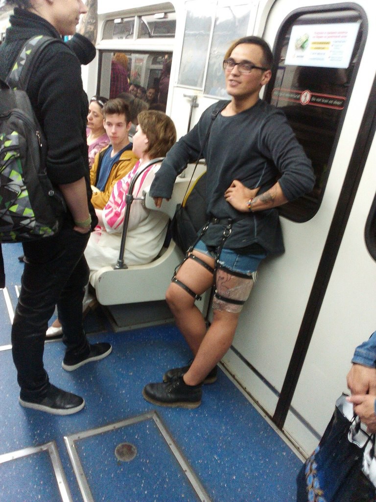  БДСМ метро, мода, юмор