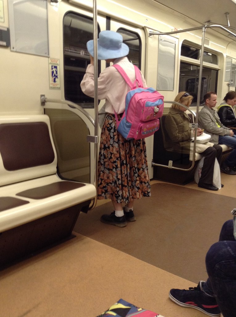 Hello Kitty метро, мода, юмор