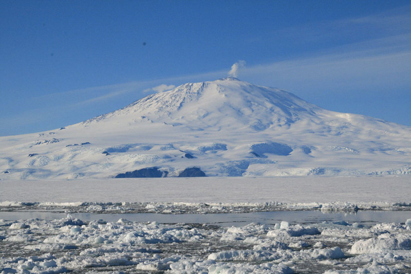 8. Гора Эребус в Антарктиде – самый южный действующий вулкан на Земле. антарктида, факты