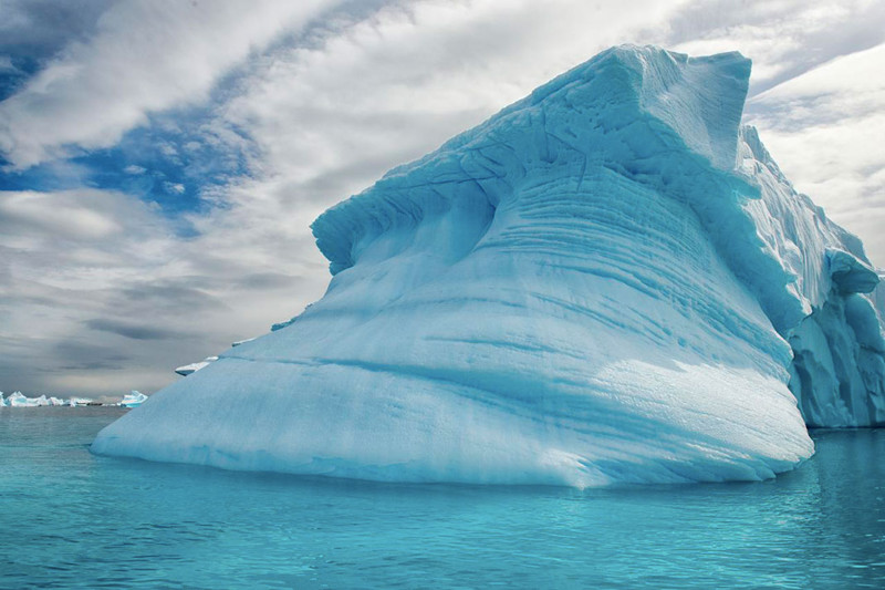 20. В 2000 году от Антарктиды откололся самый огромный айсберг площадью 11 000 квадратных километров. Больше, чем Ямайка! антарктида, факты