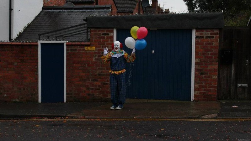 В британском городке появился клоун из фильма ужасов британия, клоун, коулрофобия