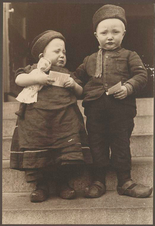 17. Маленькие голландские иммигранты, 1910 год. история, кадр, фото