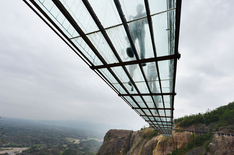 Самый длинный стеклянный мост в мире открылся в Китае на высоте 180 метров китай, мост