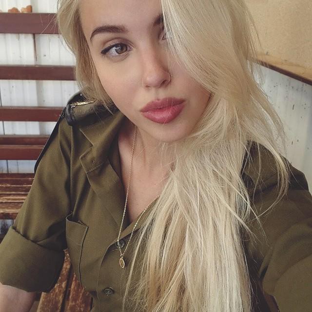 Мария Домарк — рядовой израильской армии Мария Домарк, израильская модель.
