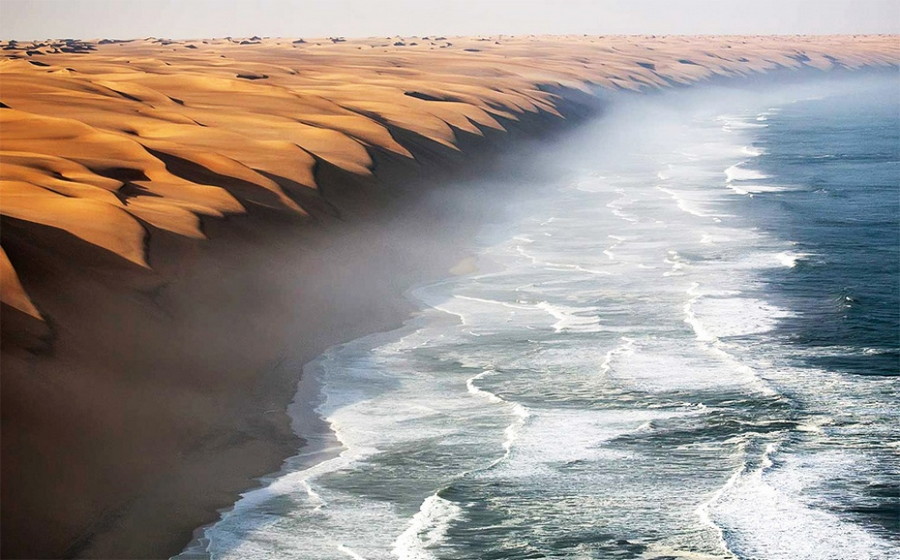 14. То самое место, где пустынная Намиб встречается с морем. без фотошопа, удивительные фотографии