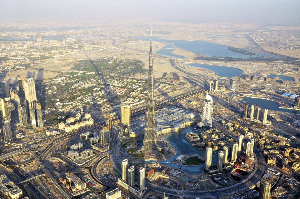 22. Центральное место среди стремительно растущих небоскребов в городском пейзаже Дубая занимает Бурдж-Халифа, самое высокое здание в мире. в мире, дубай, красота