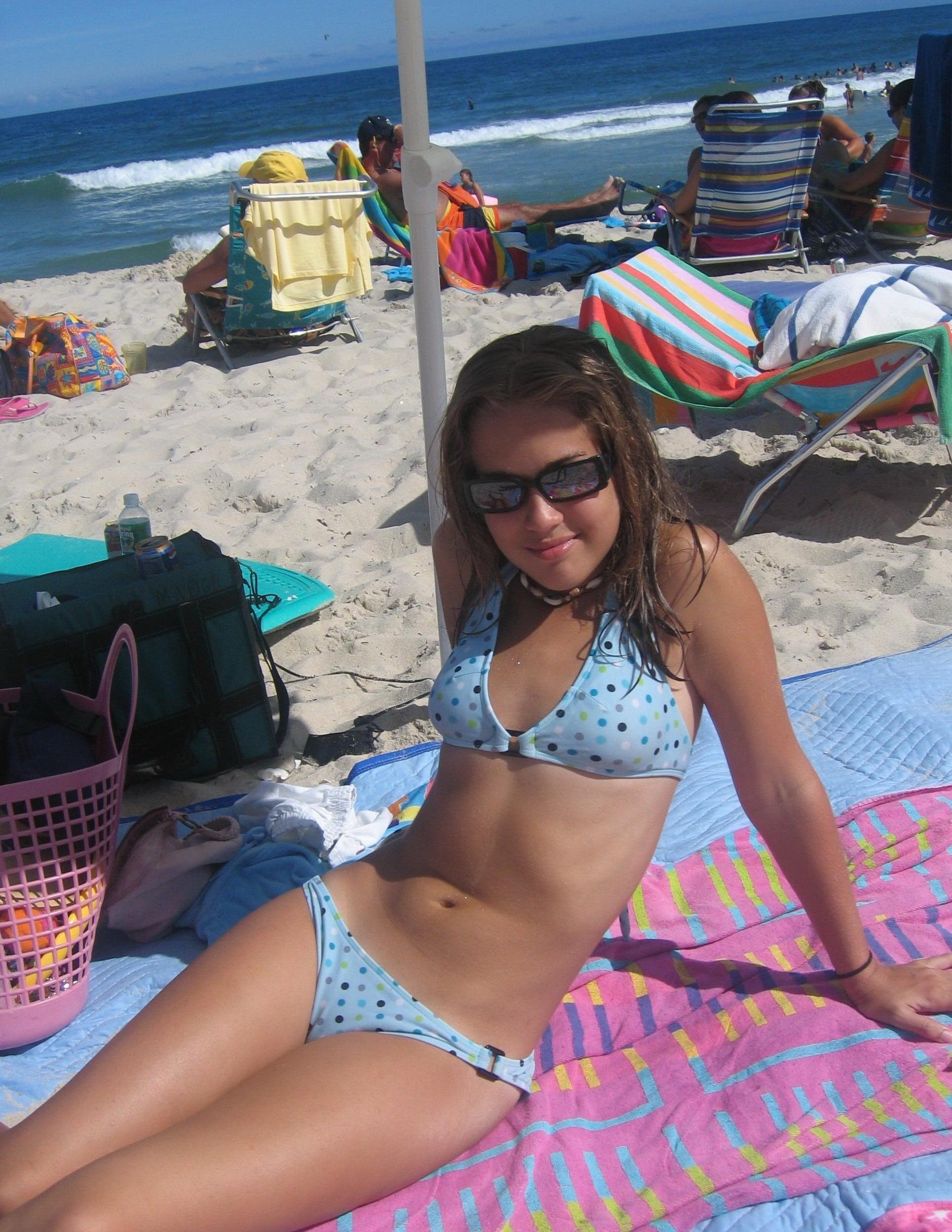 Amateur Non Nude Bikini Beach Girls