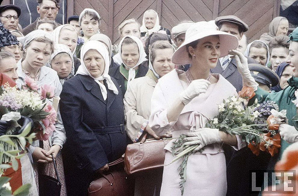 4. Встреча двух разных миров: показ Dior в Москве, 1959 год. исторические фотографии, история, фото