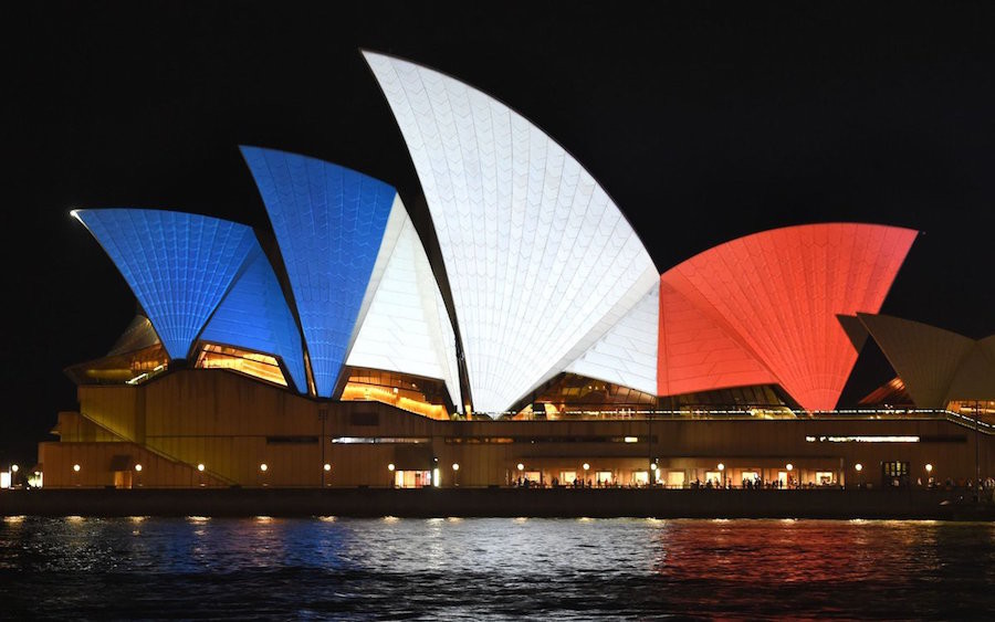 1. Сиднейский оперный театр. теракты в Париже, фото, франция
