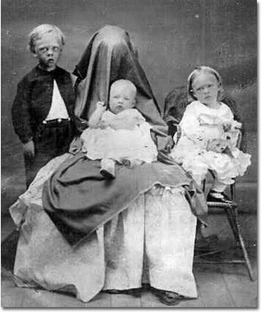 9. Старым семейным портретам 19 века даже не нужно призрачных историй, чтобы напугать. жуть, история, крипота, фото