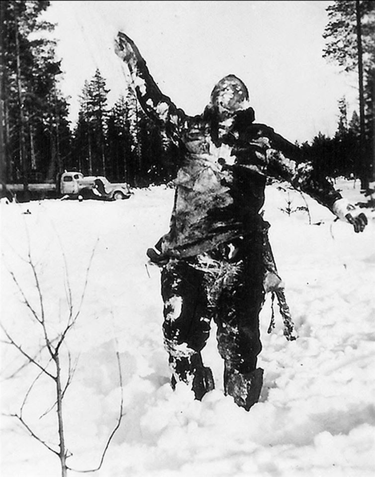 10. Замерзшее тело советского солдата во время советско-финской войны. жуть, история, крипота, фото