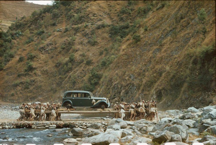 Доставка подаренного Гитлером Mercedes–Benz непальскому королю Трибхувану, 1939 год. история, смотреть, фото