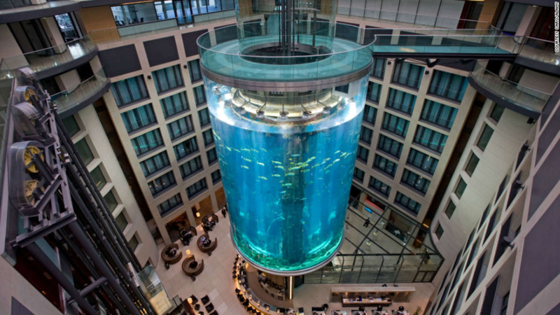 14. Самый большой аквариум в мире, Radission Blu hotel, Берлин. наш мир, удивительные фотографии