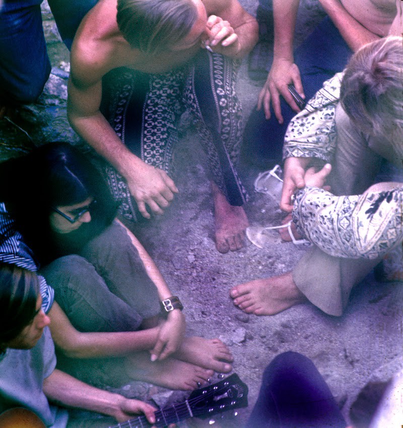 Редкие цветные фотографии общины американских хиппи 1970-х годов люди, хиппи