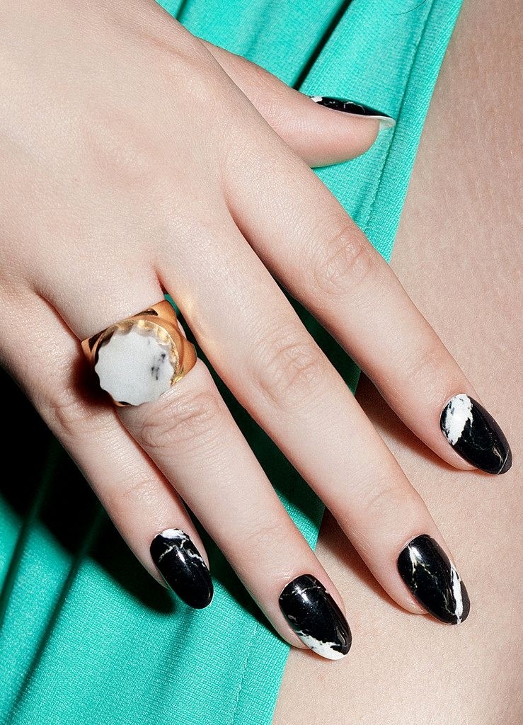 Stone nails - kamienny manicure. Stone nails - stone manicure.