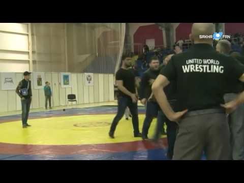 Представитель Чечни на первенстве России по вольной борьбе воспользовался пистолетом Представитель Чечни на первенстве России по вольной борьбе воспользовался пистолетом