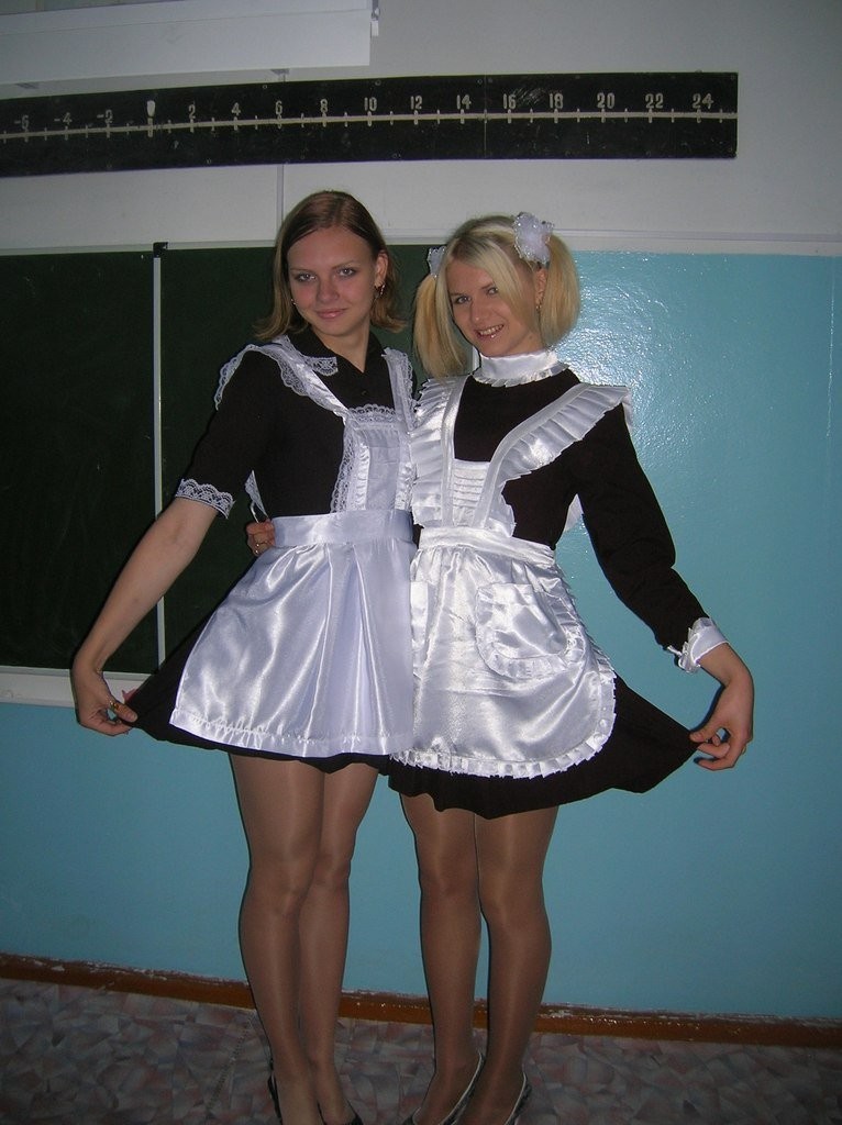 Сексуальная домина в школьной униформе