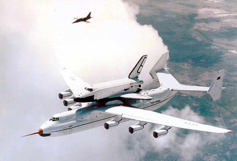 Самолет Ан–225 транспортирует космический корабль Буран, 1980–е годы, СССР историческое фото, история, люди, фото