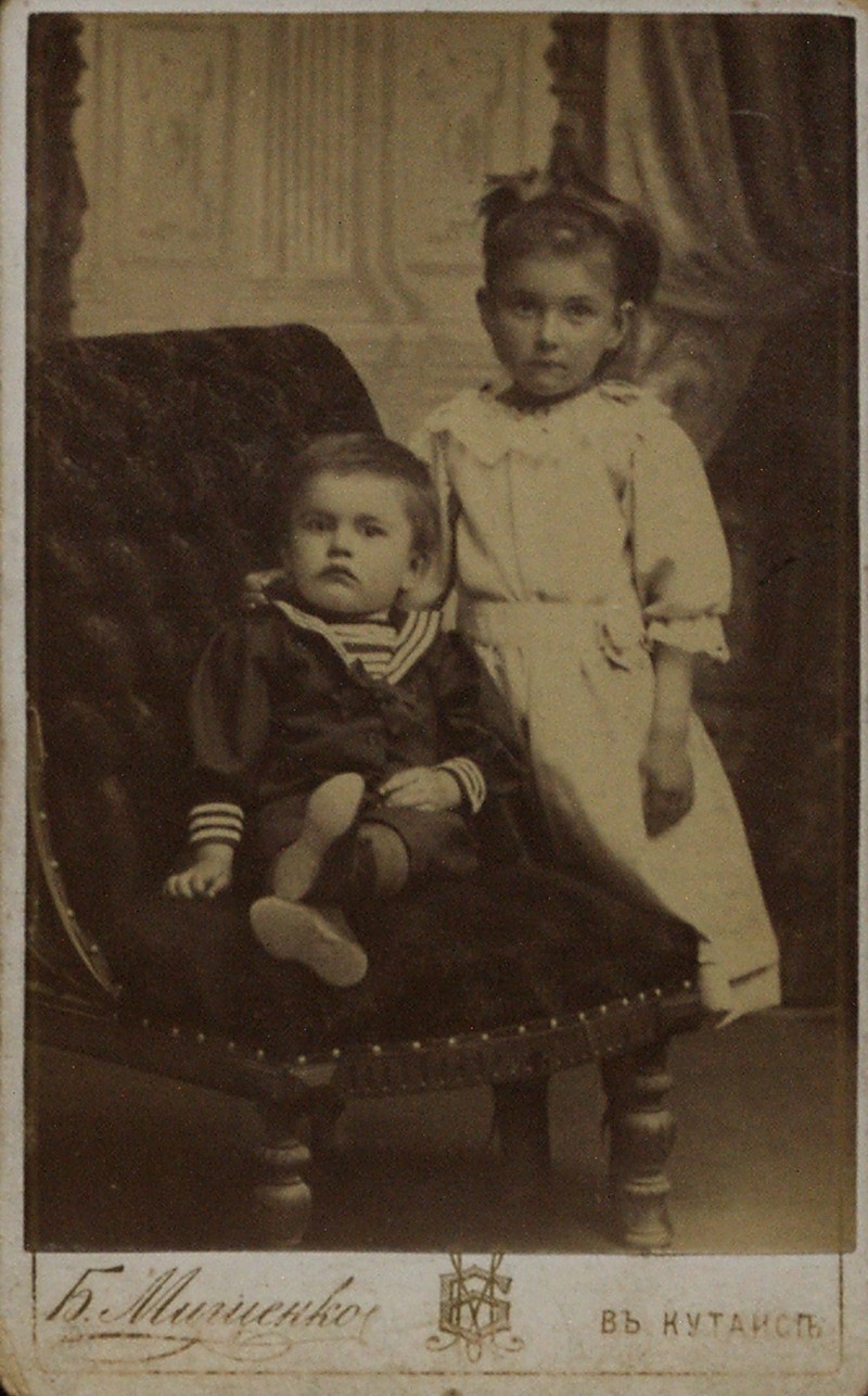 Владимир Маяковский с сестрой Ольгой, 1896 год, Кутаис историческое фото, история, люди, фото