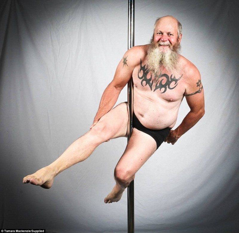 55-летний бородатый мужчина увлекся танцами на пилоне