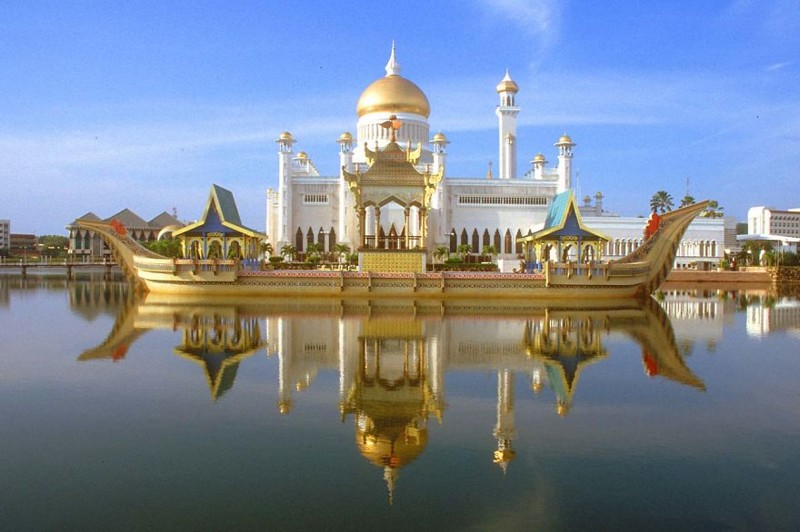 8. Мечеть Султана Омара Али Сайфуддина, Бруней  красота, мечеть, мир