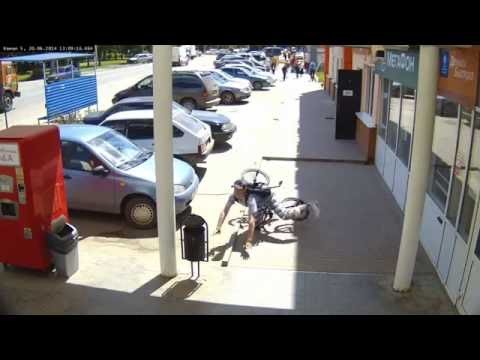 Велосипедист vs мусорная урна Велосипедист vs мусорная урна