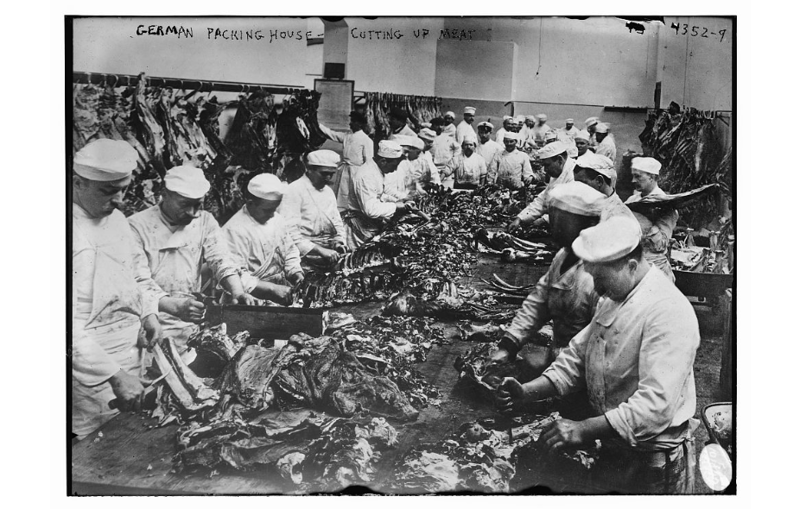 14. Процесс разделки мяса на одном из немецких рынков (1915 год) история, производство
