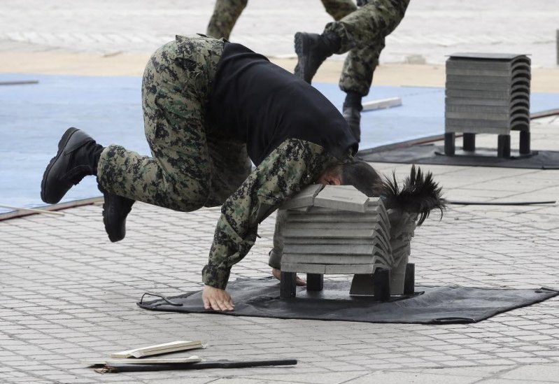 Солдат южнокорейской армии животные, кадр, люди, фото, фотоподборка