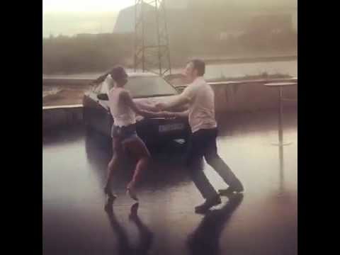 Танцы под дождем! Танцы под дождем!