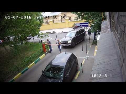 В третий раз срезали "украли" шлагбаум В третий раз срезали "украли" шлагбаум
