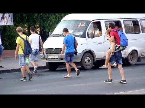 Как в Волгограде прохожие прилипали к новому асфальту Как в Волгограде прохожие прилипали к новому асфальту