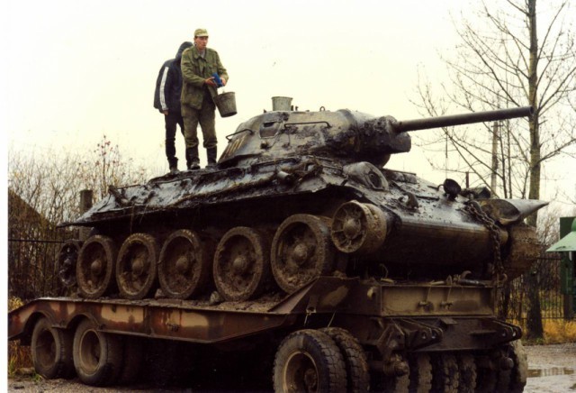 Подъём танка Т-34-76 из озера Жарки в 1998 году Великая Отечественная Война, танк Т-34-76