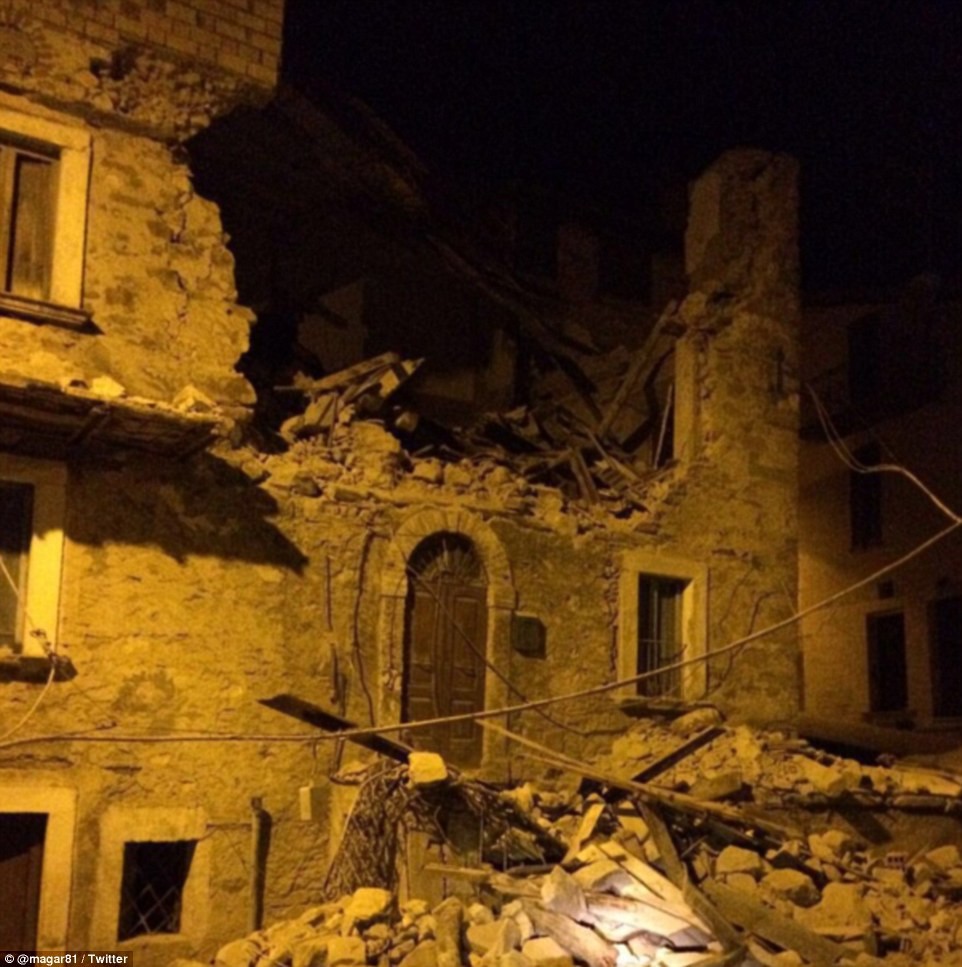 Мощное землетрясение в Италии: "Мы слышим, как под завалами кричат дети" землетрясение, италия, катастрофа