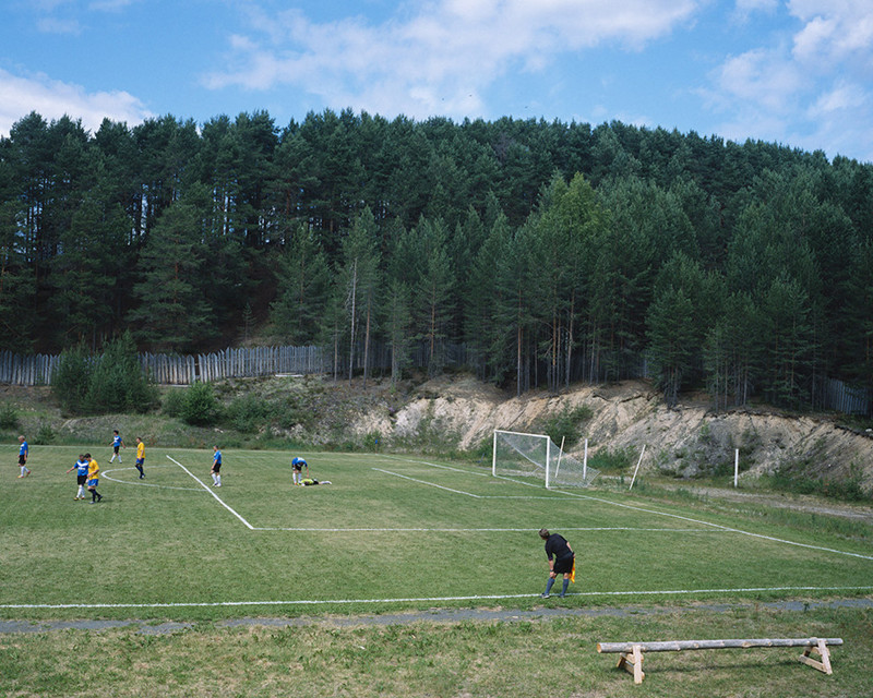Играть на природе одно удовольствие стадионы, футбол, футбольные поля