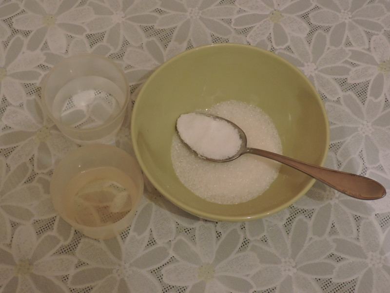 Приготовить маринад: Смешать вместе уксус, растительное масло сахар и соль еда, помидоры, своими руками, сделай сам