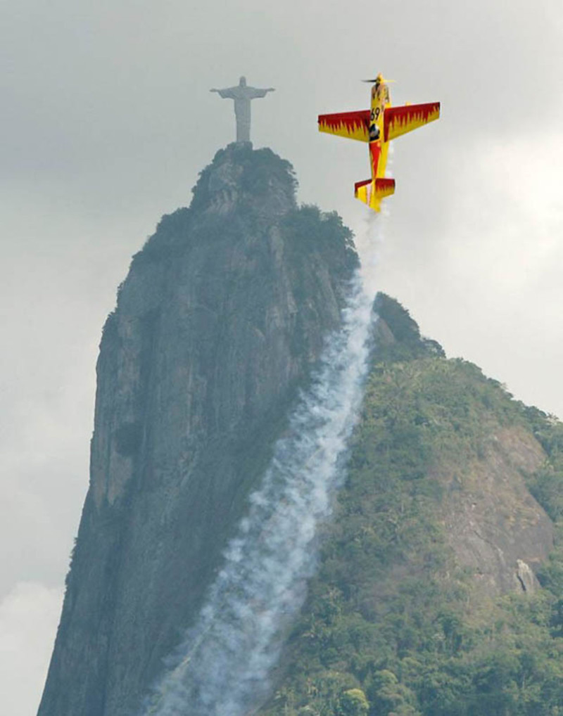 На фоне Статуи Христа-Искупителя, Рио-де-Жанейро без фотошопа, красивое фото, лови момент, удачное фото