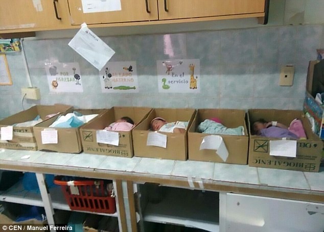 Жертвы экономической катастрофы: в венесуэльской больнице новорожденных кладут в картонные коробки венесуэла, кризис, новорожденный, экономика