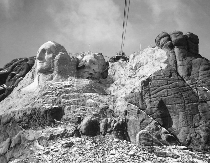 19. Высечение барельефа в горе Рашмор, 1930-е история, мир, фотография