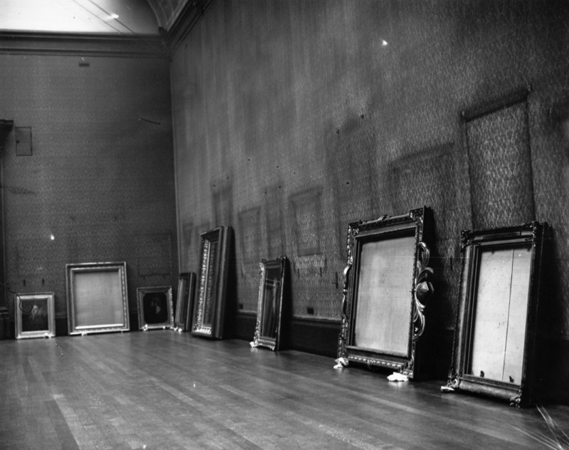 17. Пустая Лондонская национальная галерея во время Второй мировой войны. Все картины были спрятаны от нацистов. история, мир, фотография