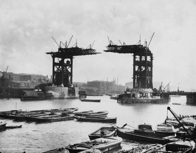 18. Строительство Тауэрского моста, конец 19 века.  история, мир, фотография