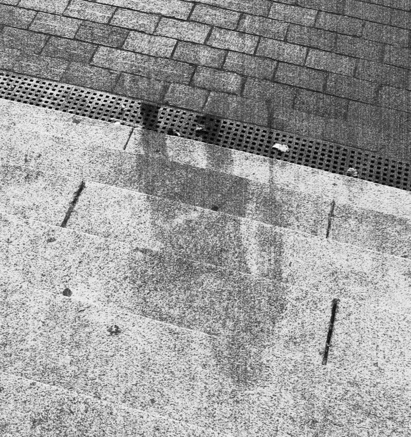 6. Тень человека, оставшаяся после ядерного взрыва в Хиросиме. история, мир, фотография