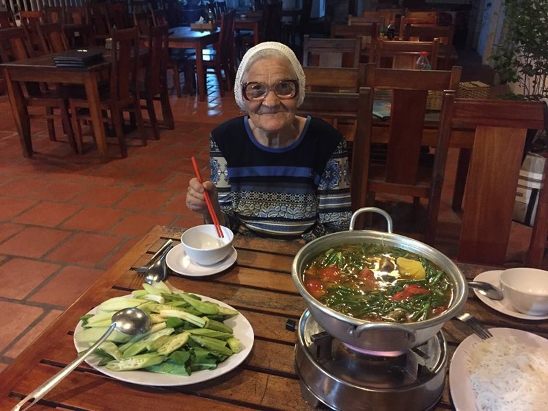 89-летняя баба Лена ездит по всему миру на свою российскую пенсию Вьетнам, бабушка, знай наших, пенсия, путешествие