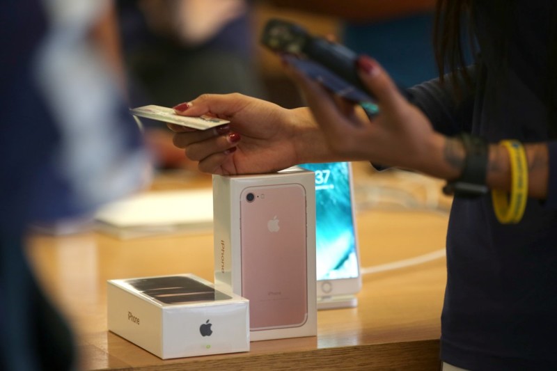 В Китае 20 парней подарили девушке iPhone 7, и она купила на них дом iphone 7, дом, китай