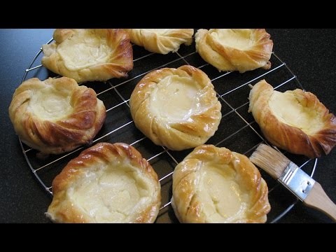 Плетенки с творогом и горячий чай - очень вкусно!!! Плетенки с творогом и горячий чай - очень вкусно!!!